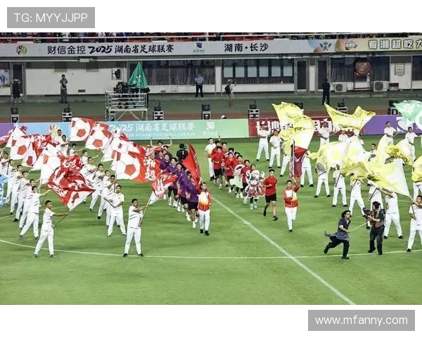 激情绿茵再燃湘江之畔湘超联赛点燃城市足球新风潮